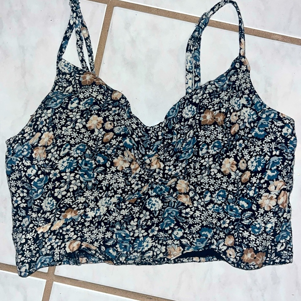 Like new Abercrombie and Fitch crop tank top.